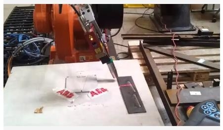 سیستم ربات جوشکاری لیزر فیبر ABB Kuka Fanuc 6 Axis Robot Depth 0.04-6mm
