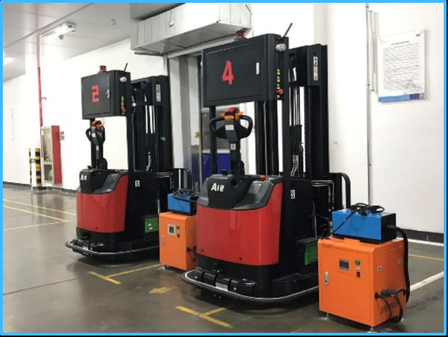 ربات فورک لیفت AGV سرعت تنظیم شده 0-1500mm/s 270kg وزن خود گواهینامه CE
